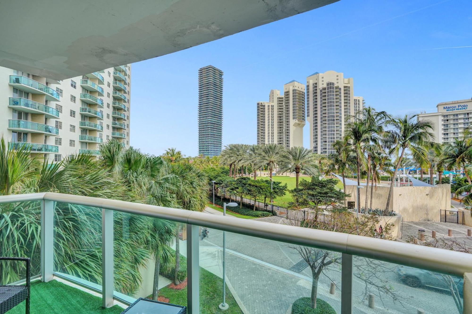 Ocean Reserve Luxury Condos Across From Sunny Isles Beach ميامي بيتش المظهر الخارجي الصورة