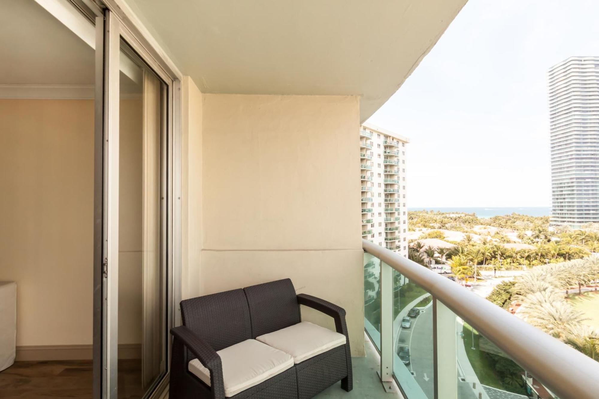 Ocean Reserve Luxury Condos Across From Sunny Isles Beach ميامي بيتش الغرفة الصورة