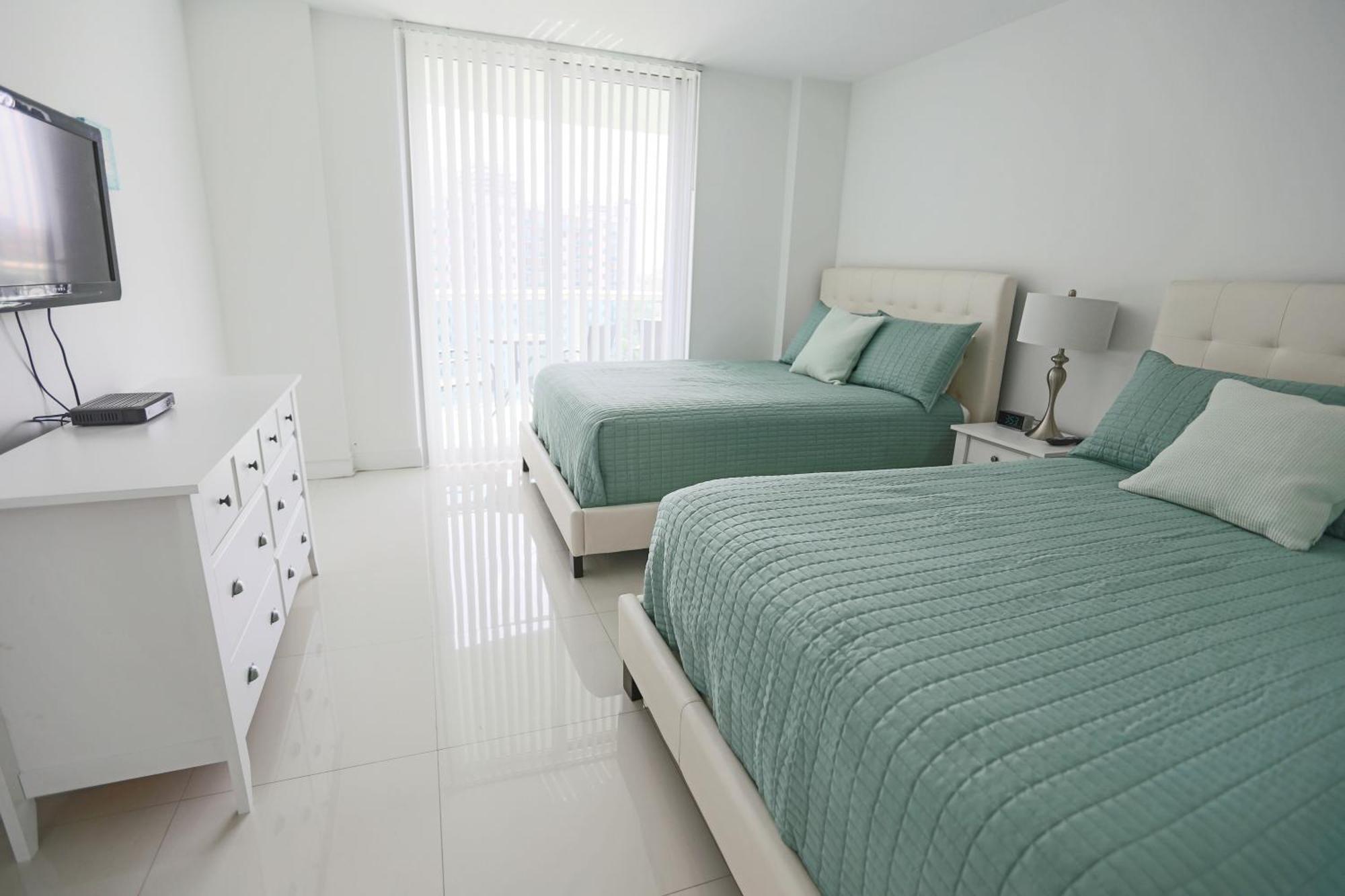 Ocean Reserve Luxury Condos Across From Sunny Isles Beach ميامي بيتش المظهر الخارجي الصورة