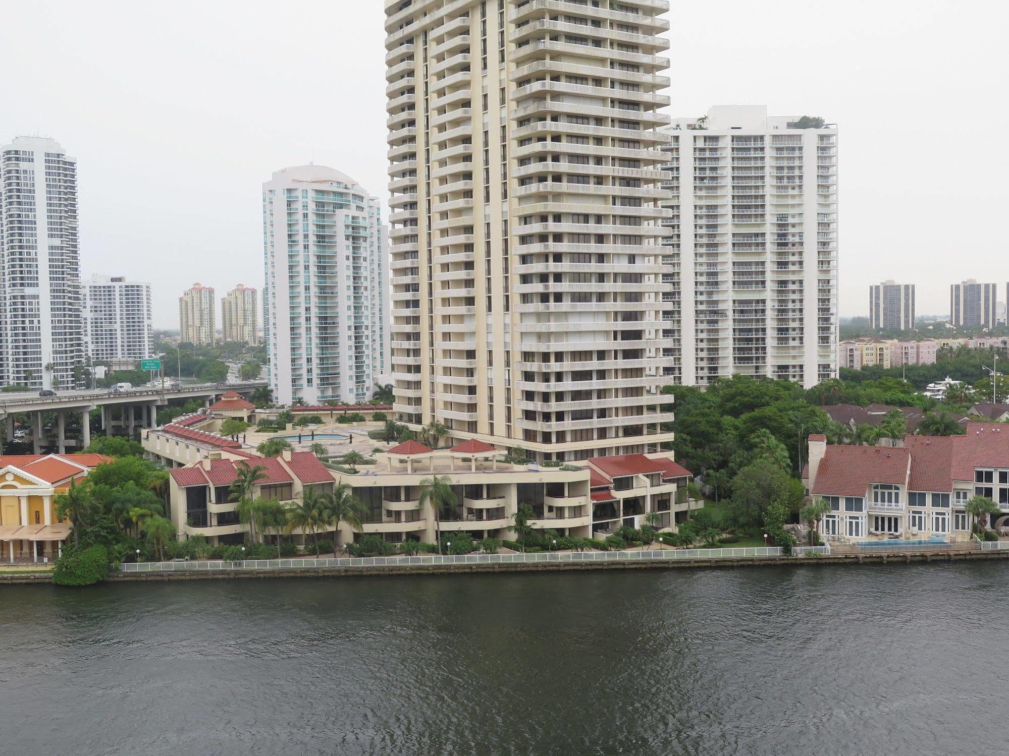 Ocean Reserve Luxury Condos Across From Sunny Isles Beach ميامي بيتش المظهر الخارجي الصورة