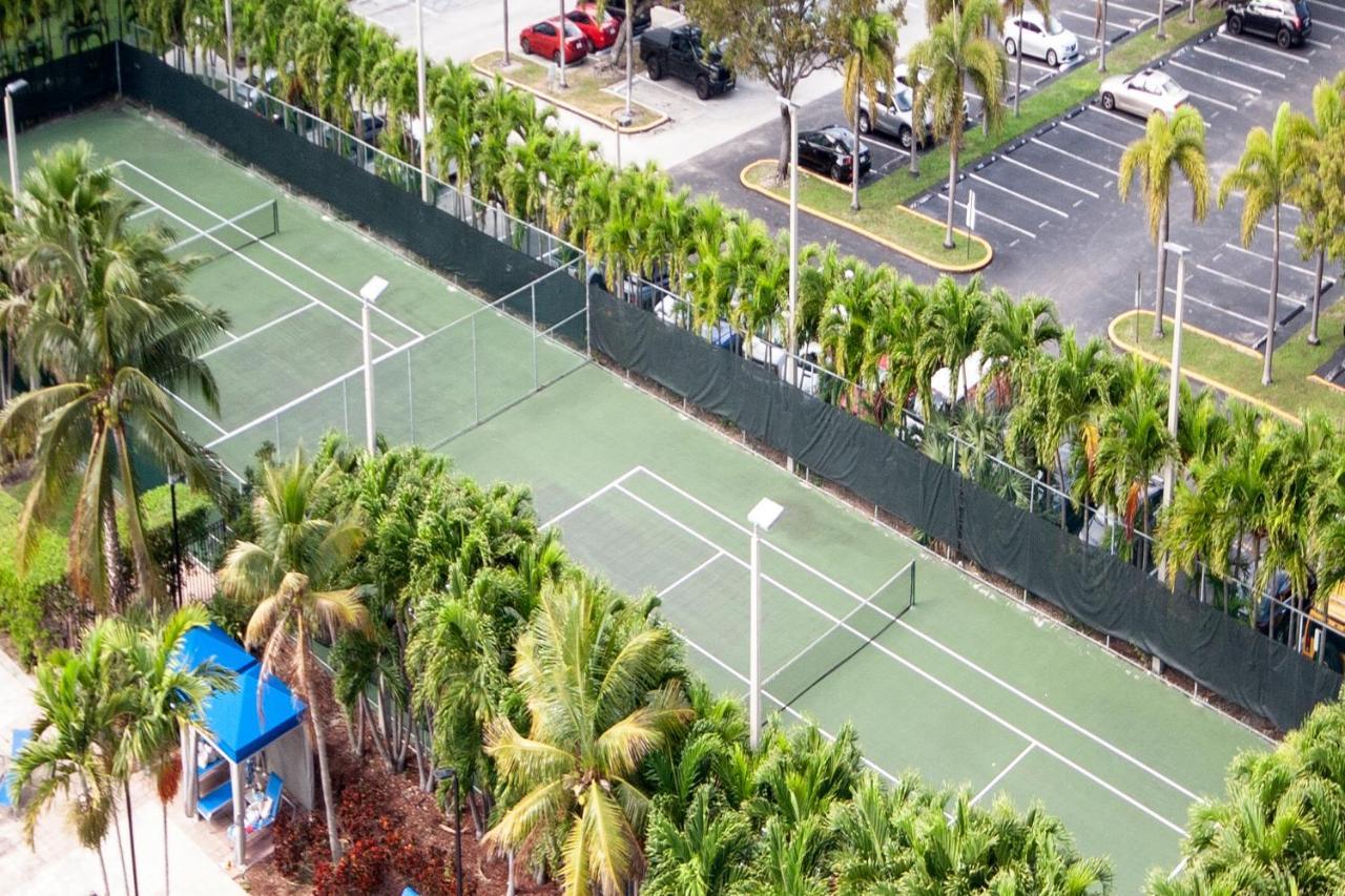 Ocean Reserve Luxury Condos Across From Sunny Isles Beach ميامي بيتش المظهر الخارجي الصورة